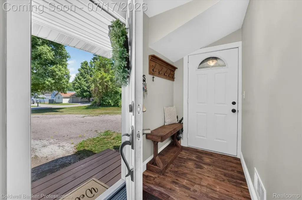 43 Hartley Street Lapeer City MI 48446