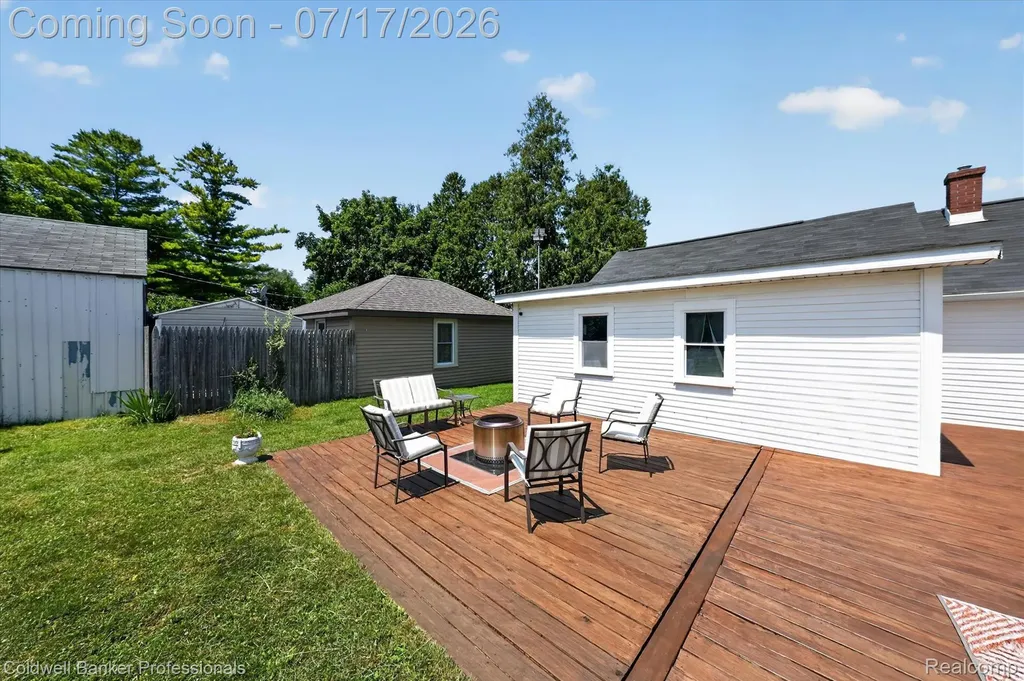 43 Hartley Street Lapeer City MI 48446