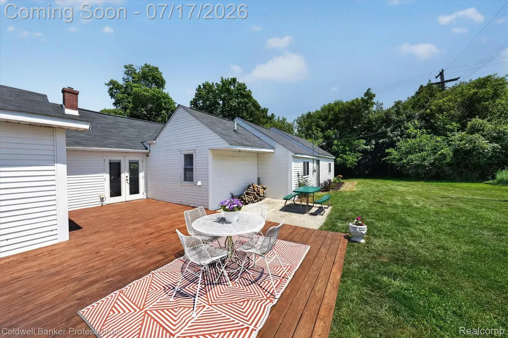 43 Hartley Street Lapeer City MI 48446