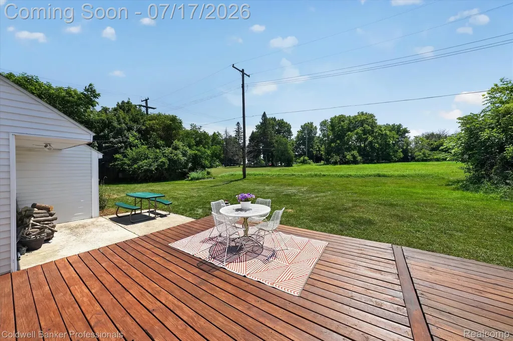 43 Hartley Street Lapeer City MI 48446