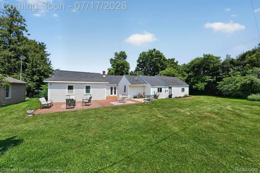43 Hartley Street Lapeer City MI 48446
