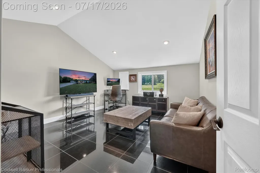 43 Hartley Street Lapeer City MI 48446