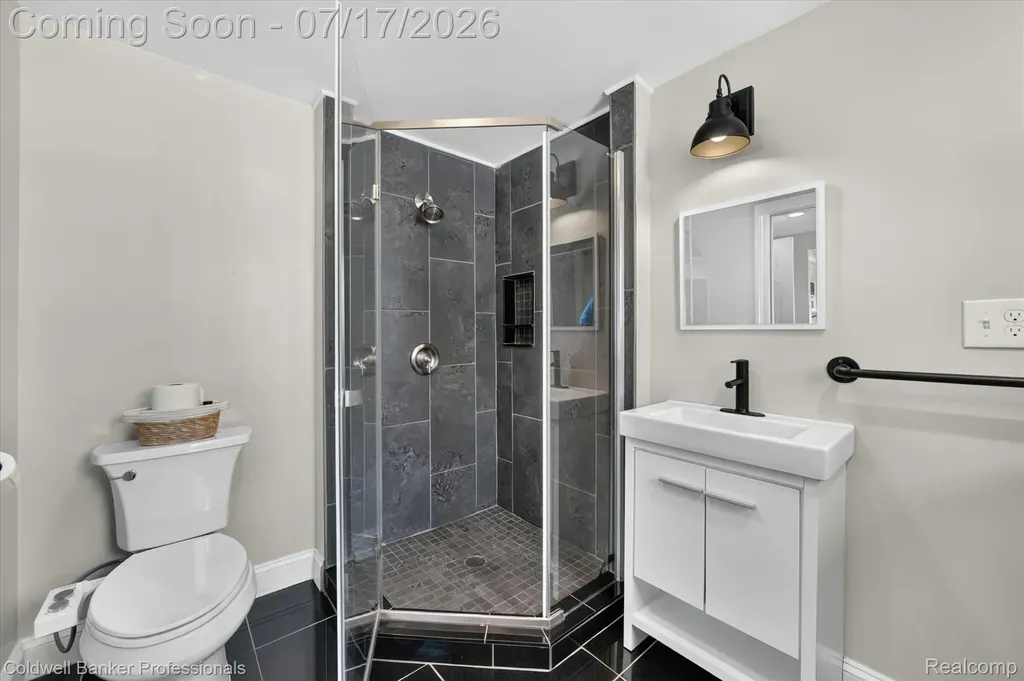 43 Hartley Street Lapeer City MI 48446