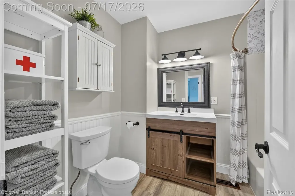 43 Hartley Street Lapeer City MI 48446