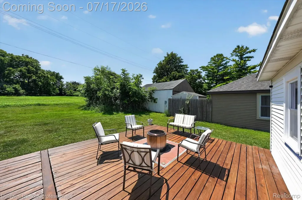 43 Hartley Street Lapeer City MI 48446