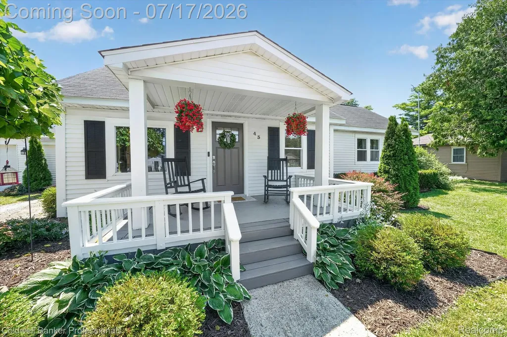 43 Hartley Street Lapeer City MI 48446