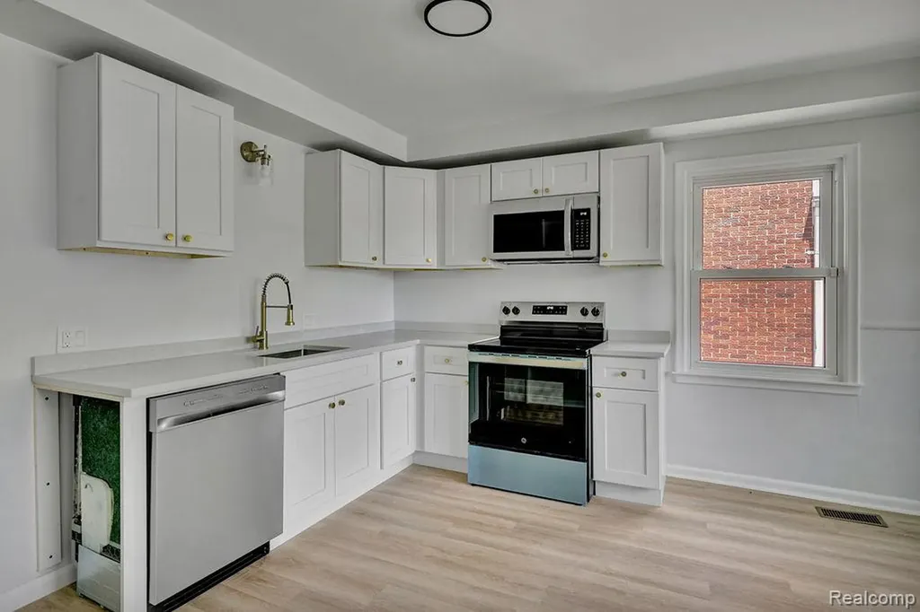 31335 Slumber Lane Fraser City MI 48026