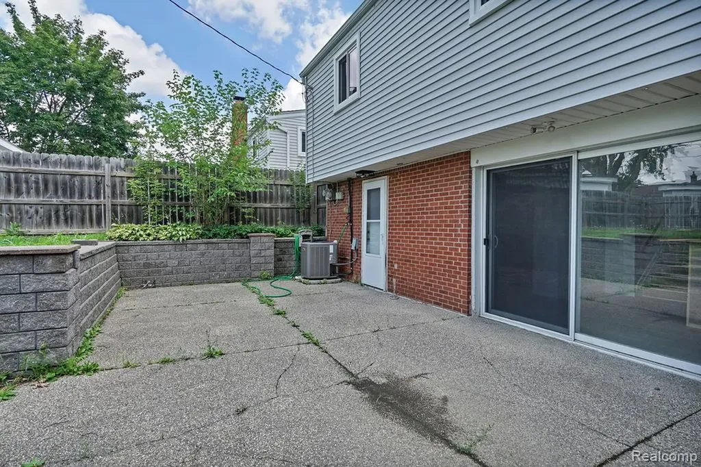 31335 Slumber Lane Fraser City MI 48026