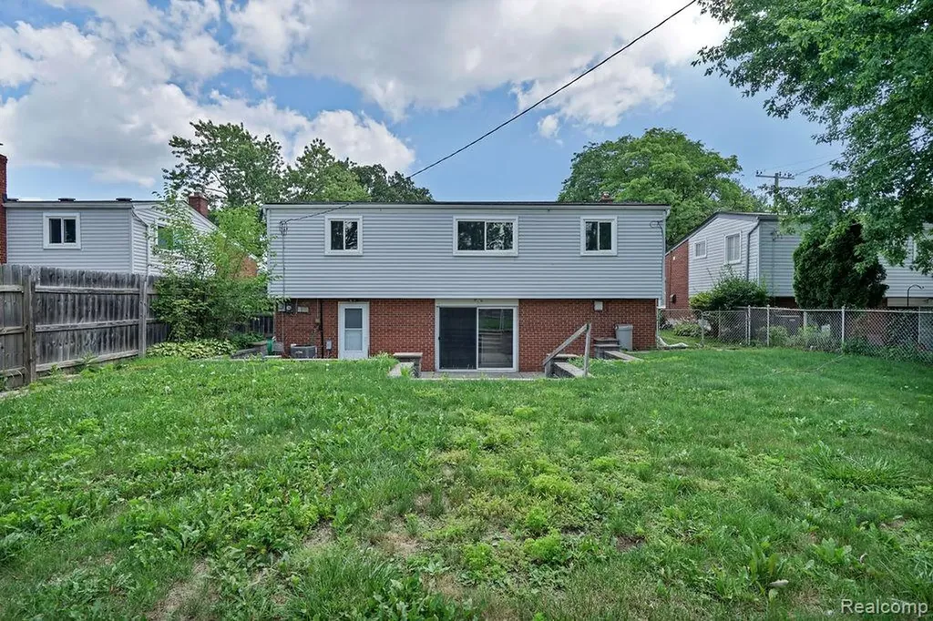 31335 Slumber Lane Fraser City MI 48026
