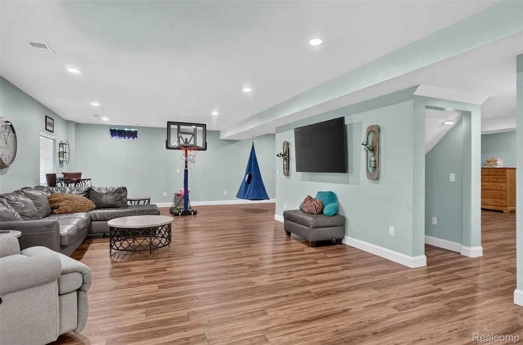 1330 Secretariat Way Oceola Township MI 48843