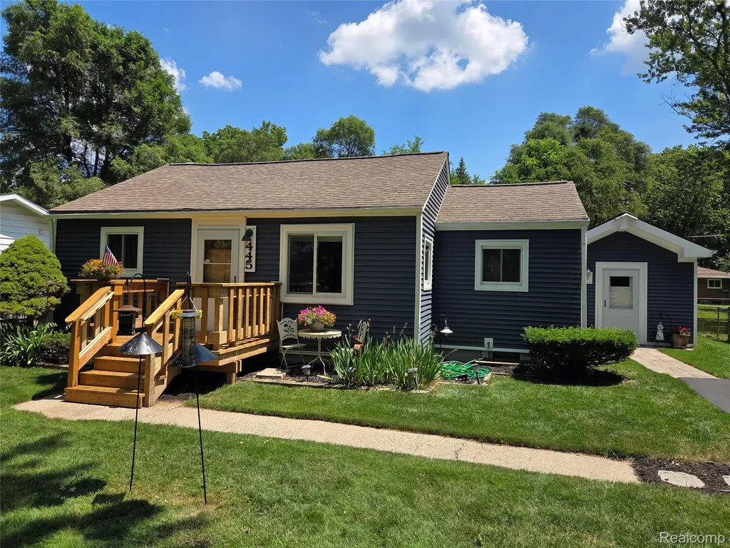 445 Clark Road Highland Charter Township MI 48357
