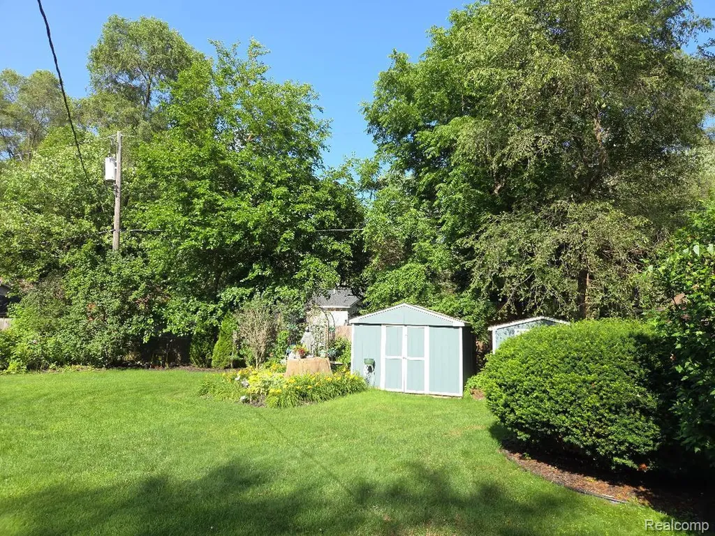 445 Clark Road Highland Charter Township MI 48357