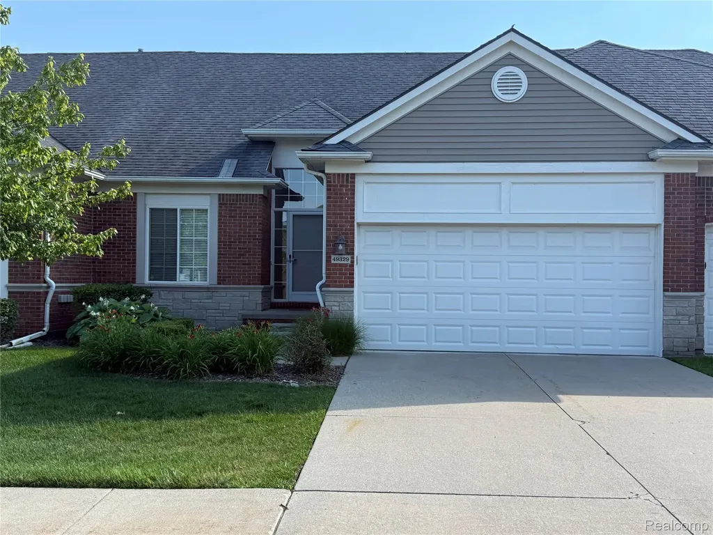 49329 Village Pointe Drive Shelby Charter Township MI 48315