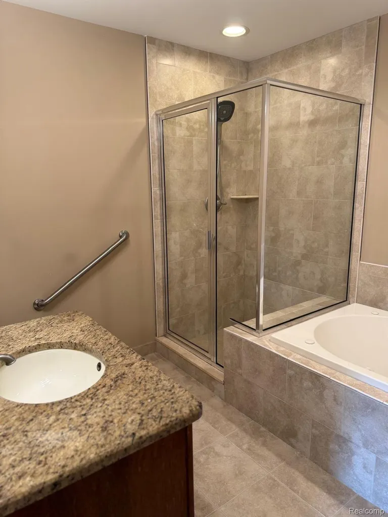49329 Village Pointe Drive Shelby Charter Township MI 48315