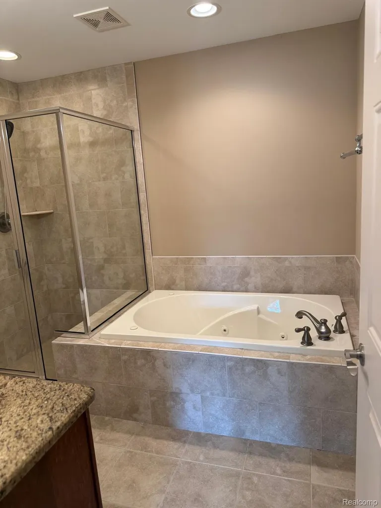 49329 Village Pointe Drive Shelby Charter Township MI 48315