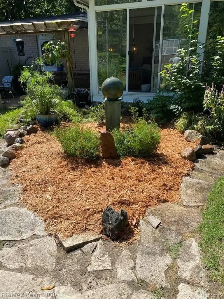 29054 Bock Street Garden City City MI 48135