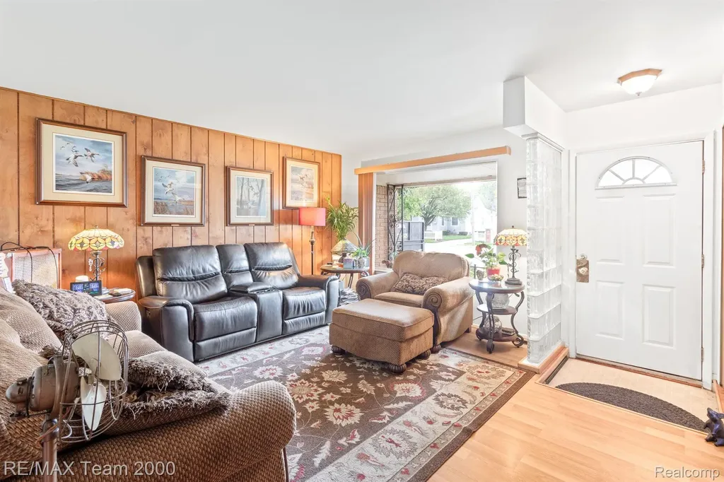 29054 Bock Street Garden City City MI 48135