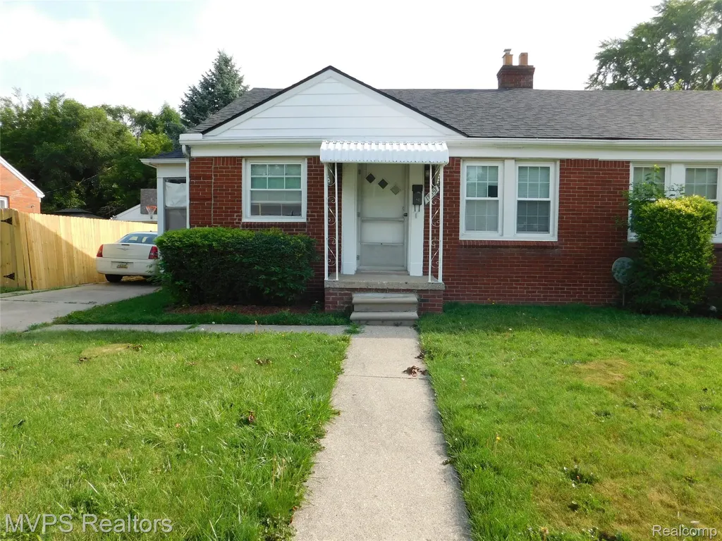 18557 Roscommon Street Harper Woods City MI 48225