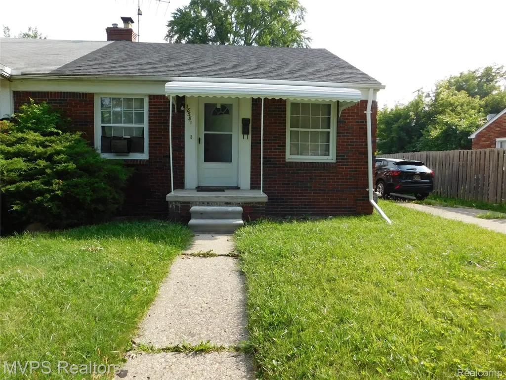 18557 Roscommon Street Harper Woods City MI 48225