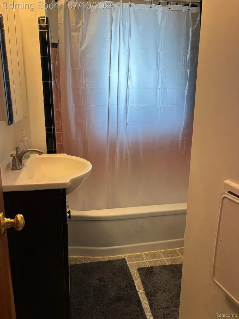 17588 Quarry Street Riverview City MI 48193