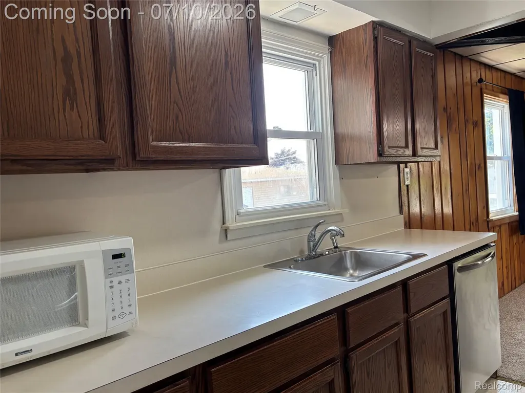 17588 Quarry Street Riverview City MI 48193