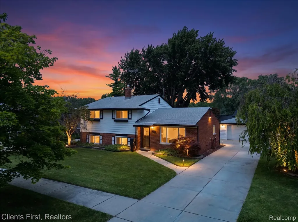 32714 Cowan Road Westland City MI 48185