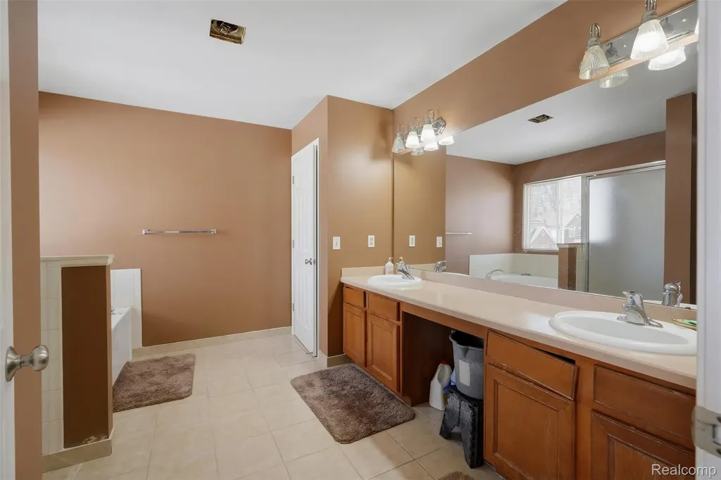 42575 Silverwood Drive Sterling Heights City MI 48314