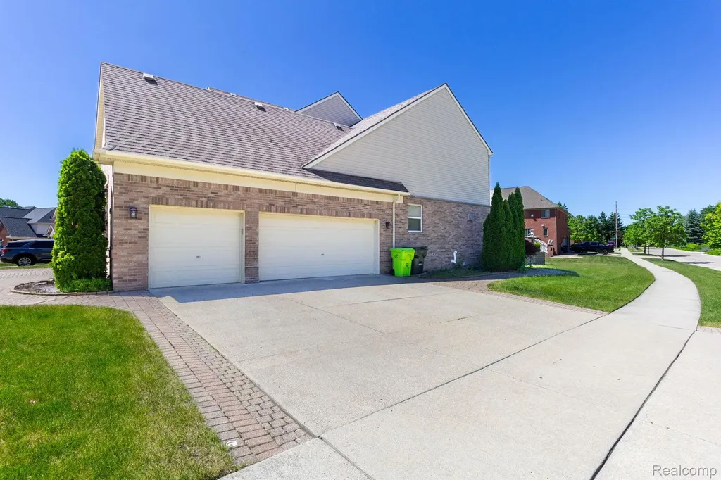 42575 Silverwood Drive Sterling Heights City MI 48314
