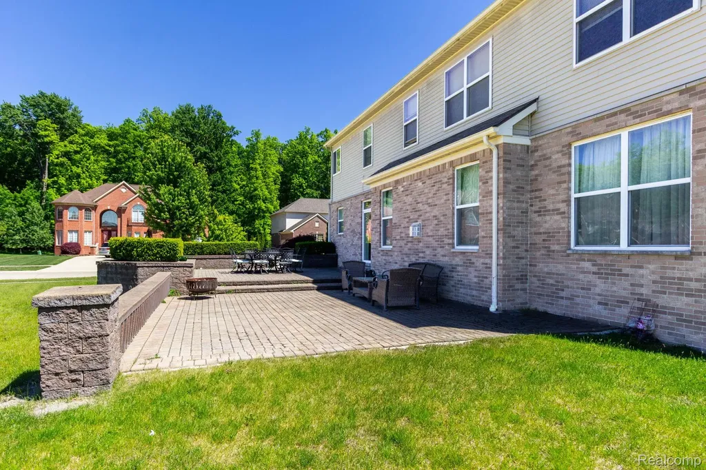 42575 Silverwood Drive Sterling Heights City MI 48314