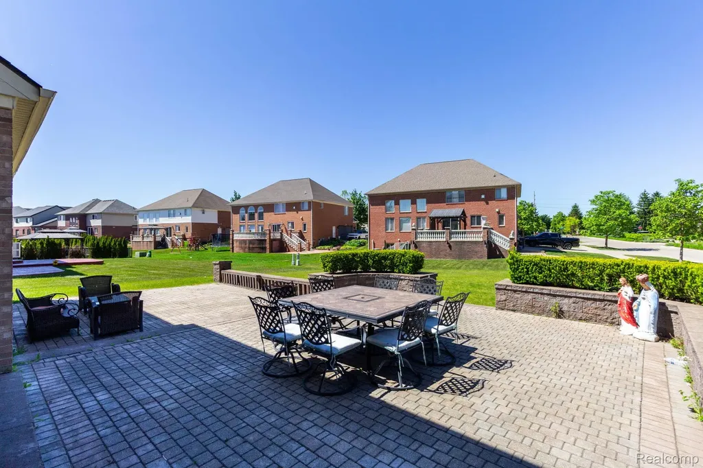 42575 Silverwood Drive Sterling Heights City MI 48314