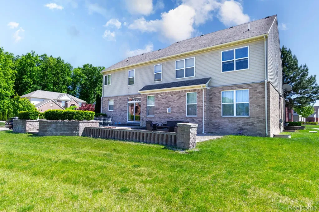 42575 Silverwood Drive Sterling Heights City MI 48314