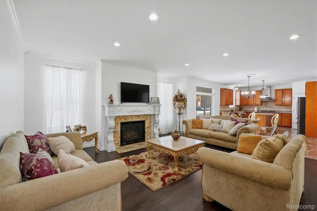 42575 Silverwood Drive Sterling Heights City MI 48314