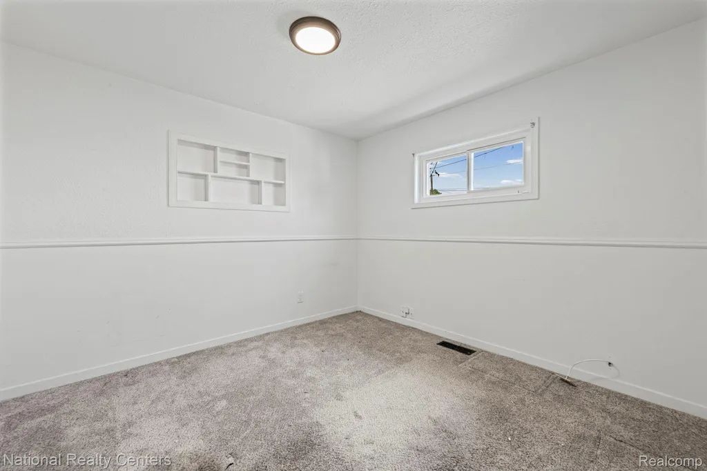 11146 Superior Avenue Warren City MI 48089