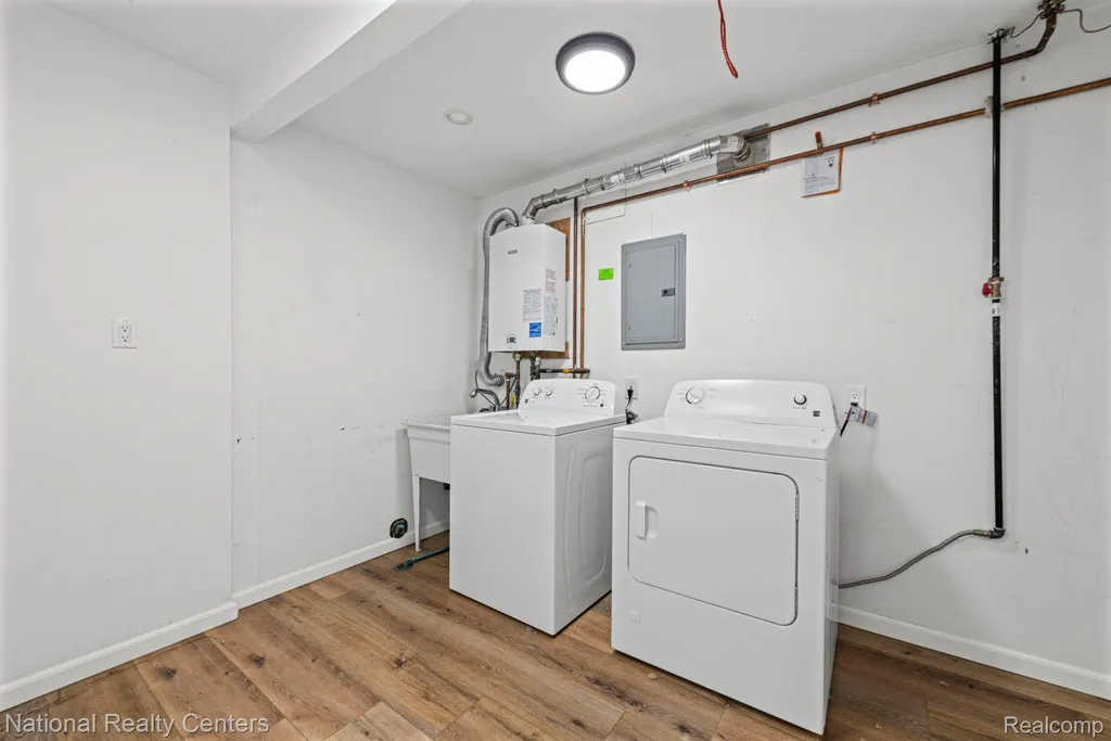 11146 Superior Avenue Warren City MI 48089