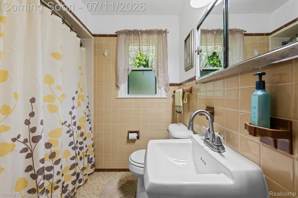 5615 Althea Street Shelby Charter Township MI 48316
