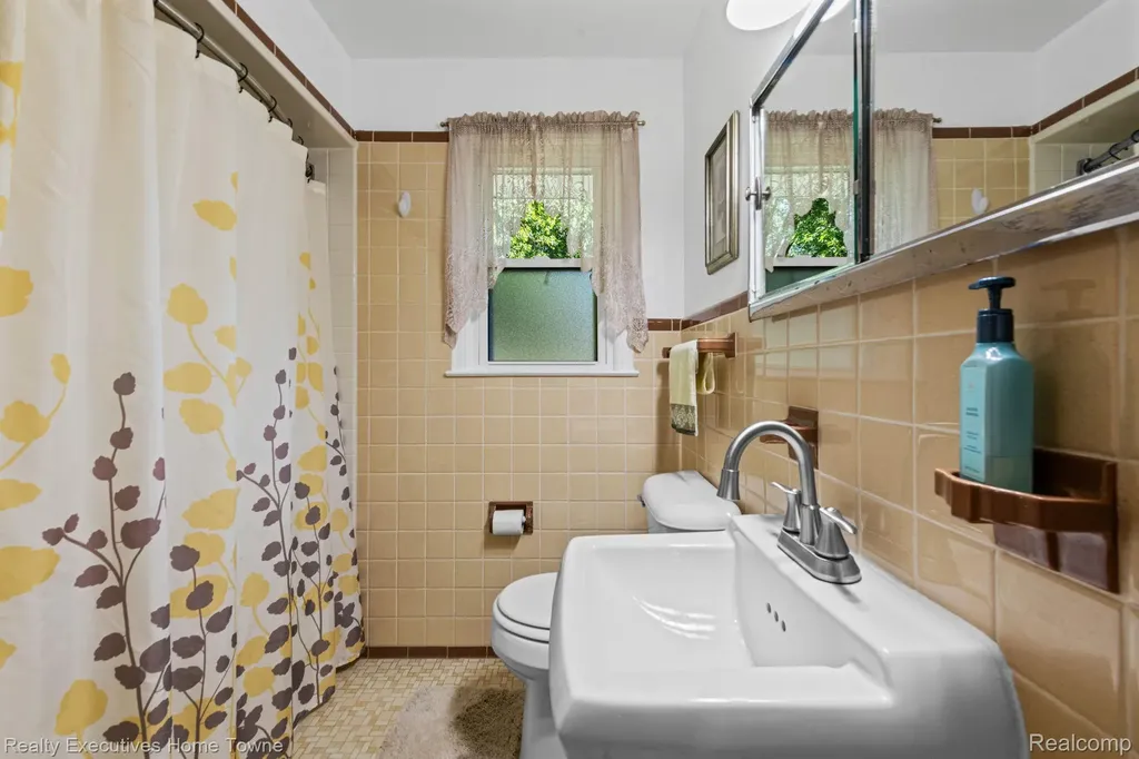 5615 Althea Street Shelby Charter Township MI 48316