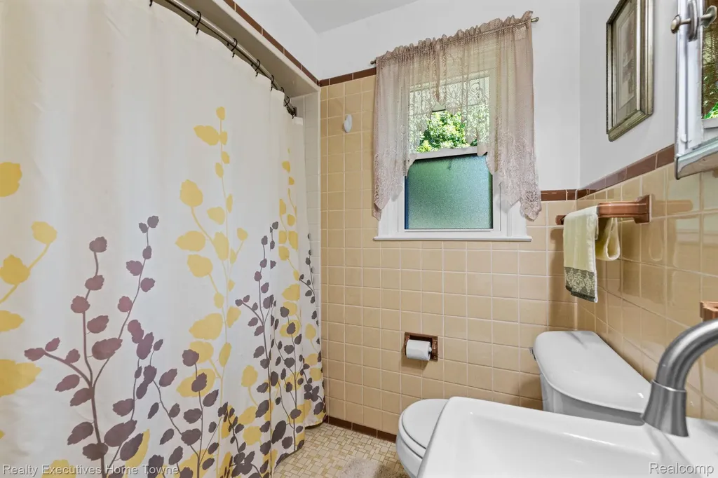 5615 Althea Street Shelby Charter Township MI 48316