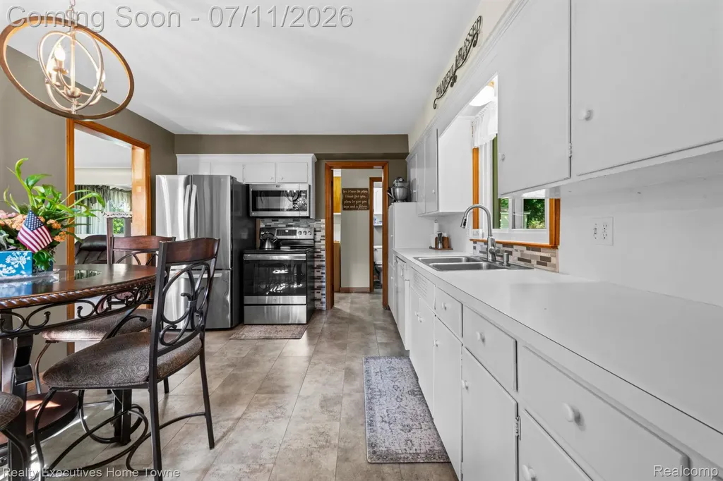 5615 Althea Street Shelby Charter Township MI 48316
