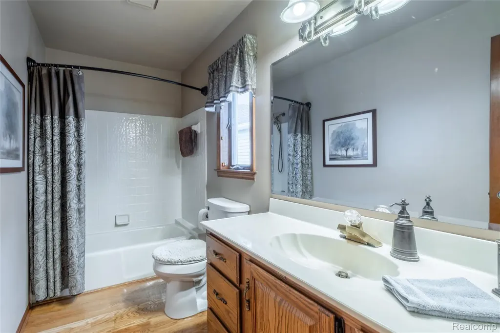 1109 S Lake Valley Drive Fenton Charter Township MI 48430