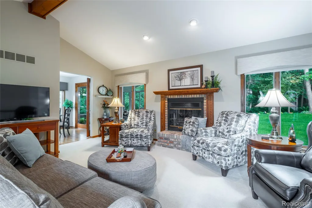1109 S Lake Valley Drive Fenton Charter Township MI 48430
