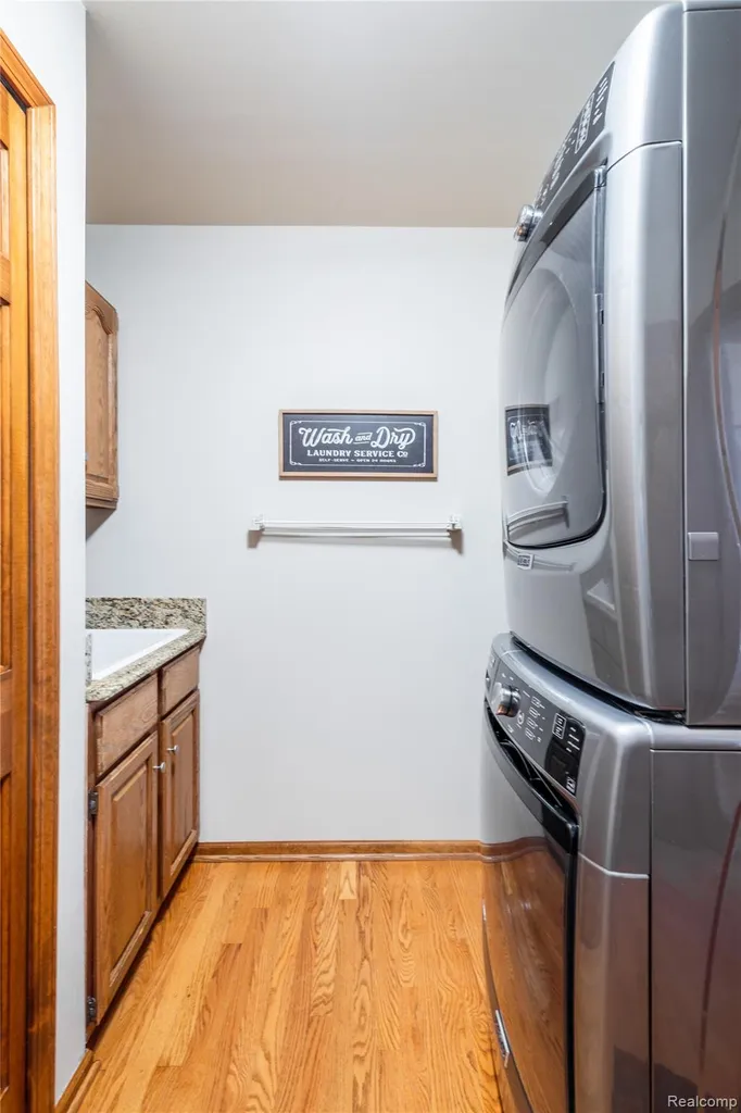 1109 S Lake Valley Drive Fenton Charter Township MI 48430