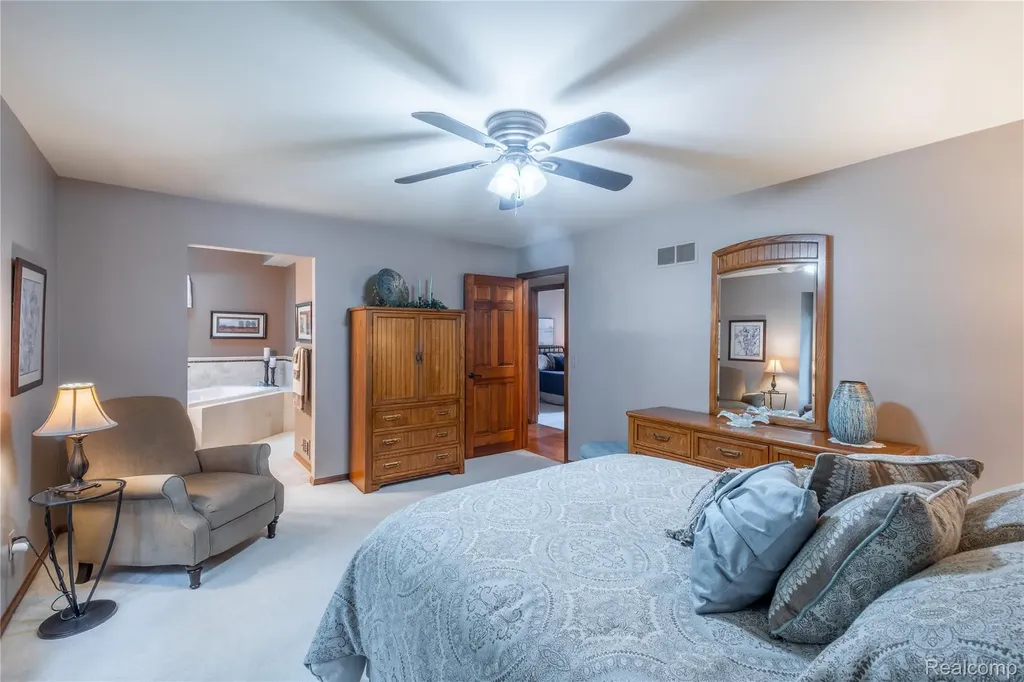 1109 S Lake Valley Drive Fenton Charter Township MI 48430