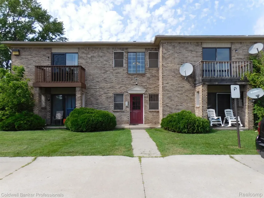 284 E 13 Mile, Unit #202 Madison Heights City MI 48071