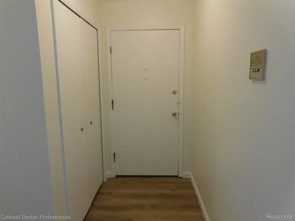 284 E 13 Mile, Unit #202 Madison Heights City MI 48071