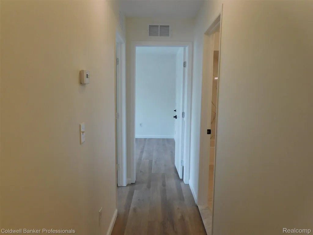 284 E 13 Mile, Unit #202 Madison Heights City MI 48071