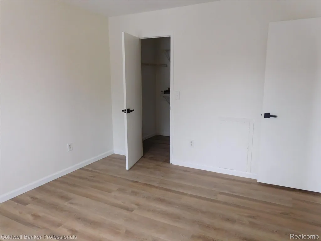 284 E 13 Mile, Unit #202 Madison Heights City MI 48071