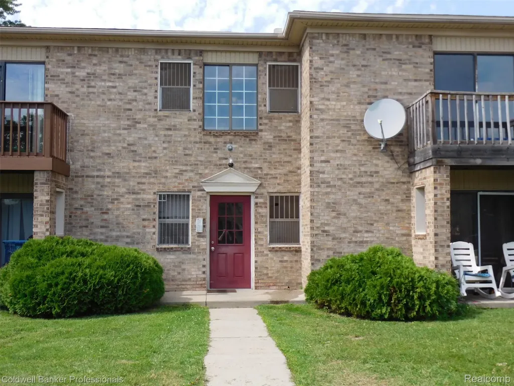 284 E 13 Mile, Unit #202 Madison Heights City MI 48071