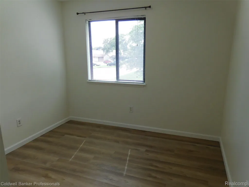 284 E 13 Mile, Unit #202 Madison Heights City MI 48071