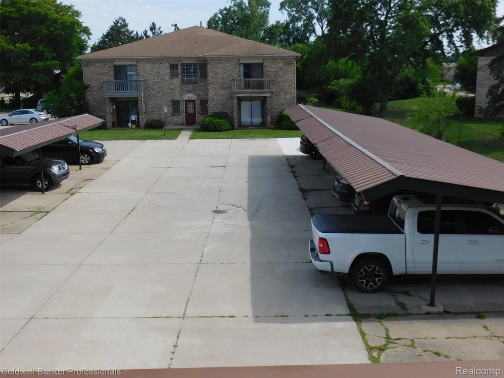 284 E 13 Mile, Unit #202 Madison Heights City MI 48071