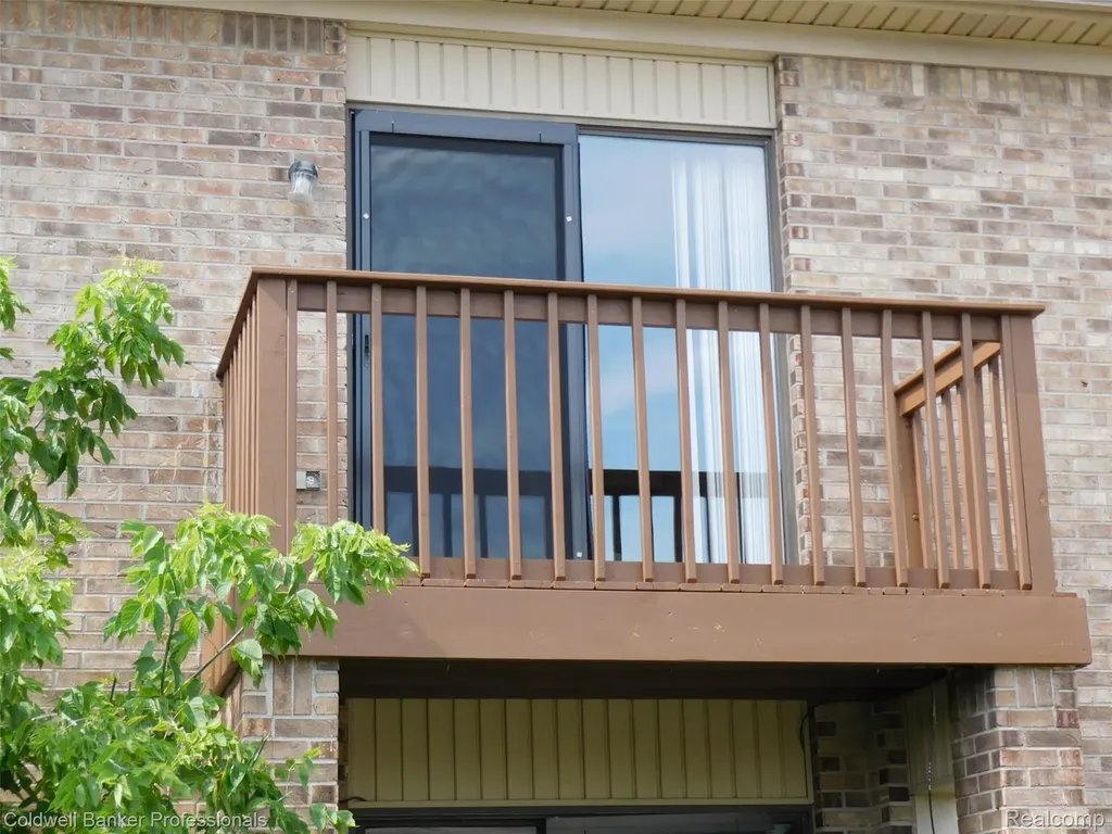 284 E 13 Mile, Unit #202 Madison Heights City MI 48071